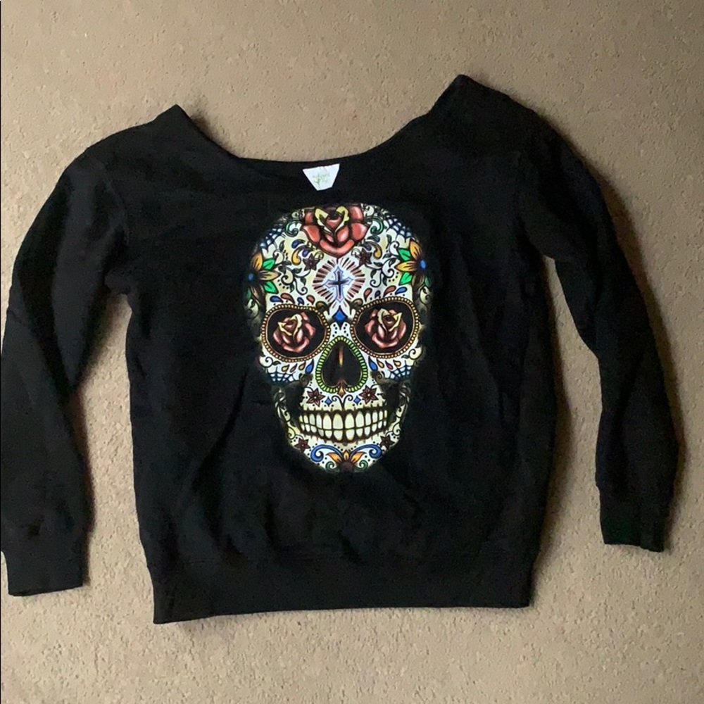 Skull candy sweat shirt